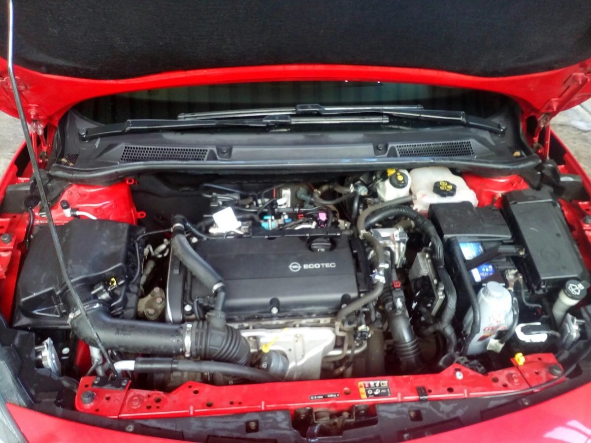 Opel Astra GTC под капотом