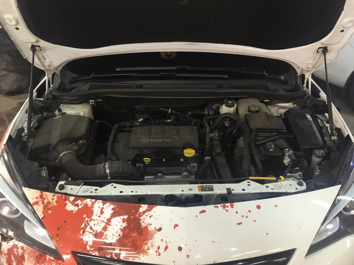 Opel Astra j GTC подкапотное