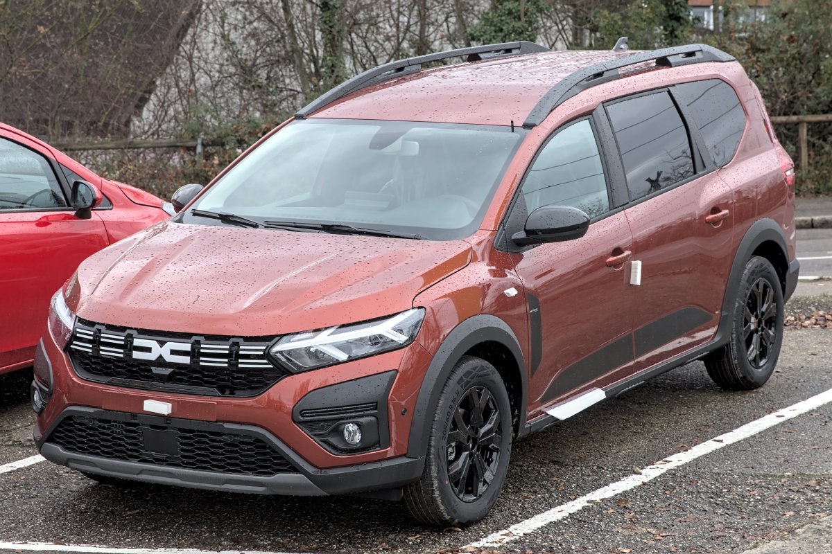 Новый Dacia Jogger 2023 года