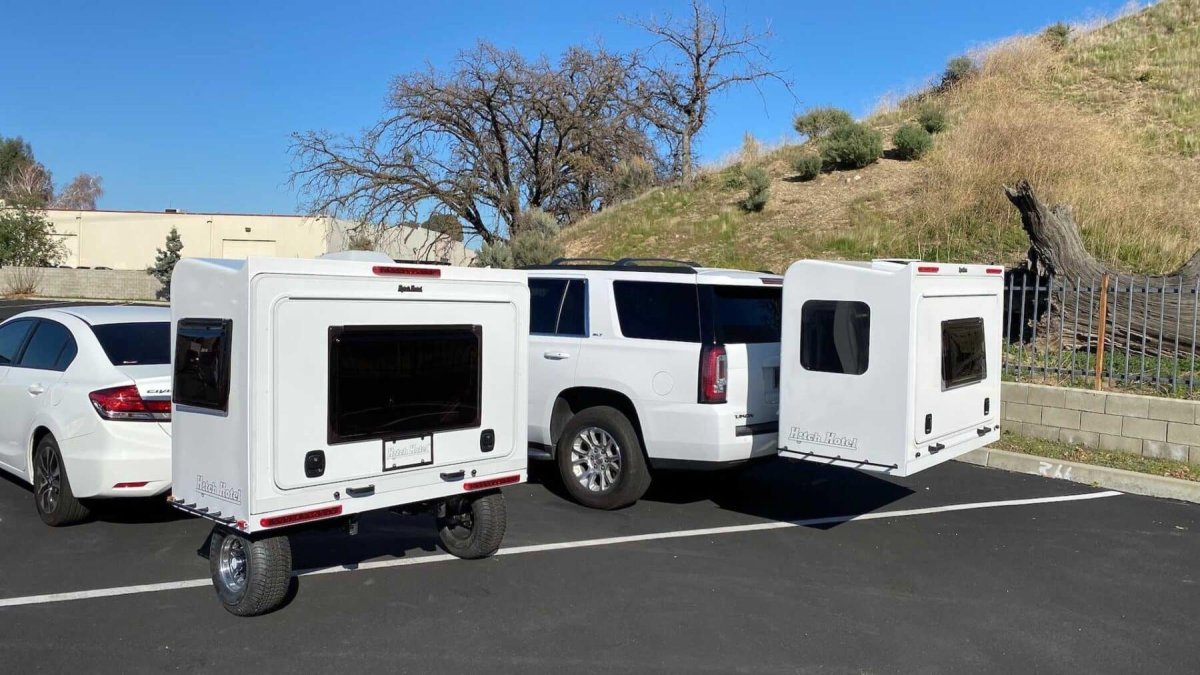 Hitch Hotel traveler