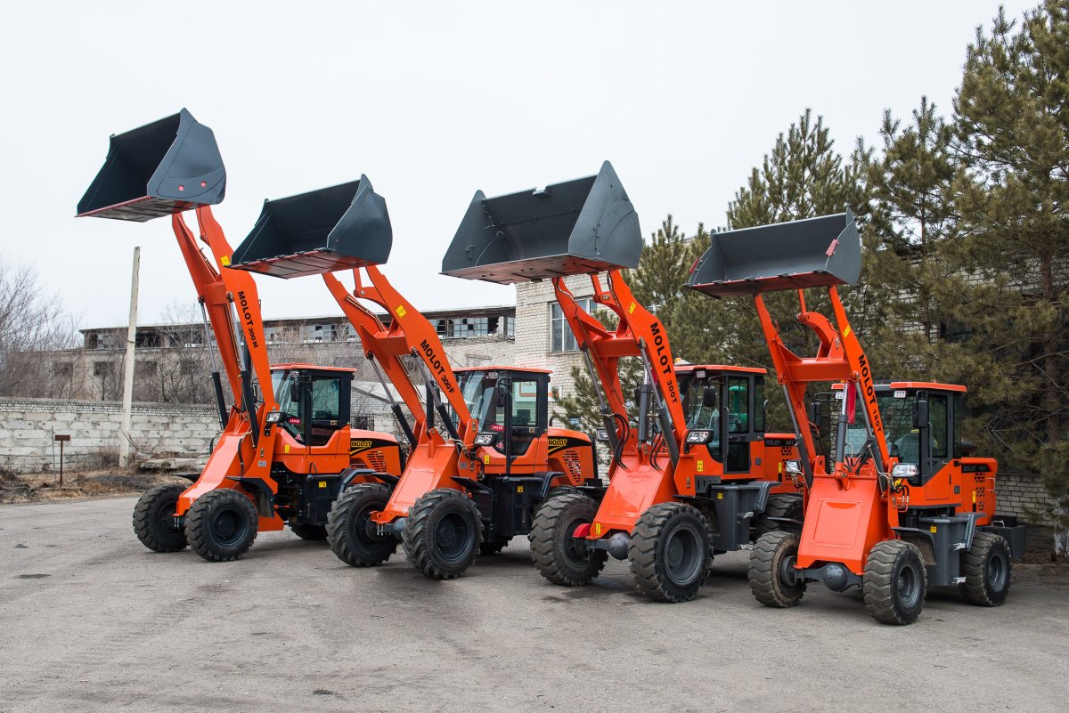 Фронтальный погрузчик Molot 300f