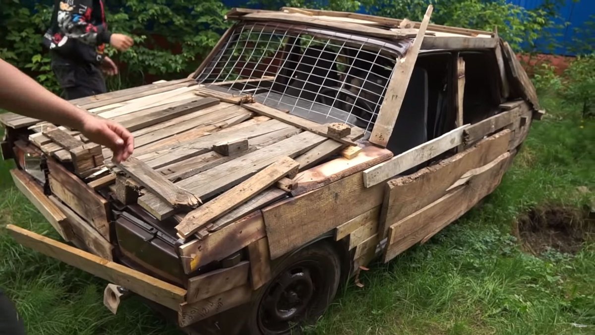 Деревянный автомобиль