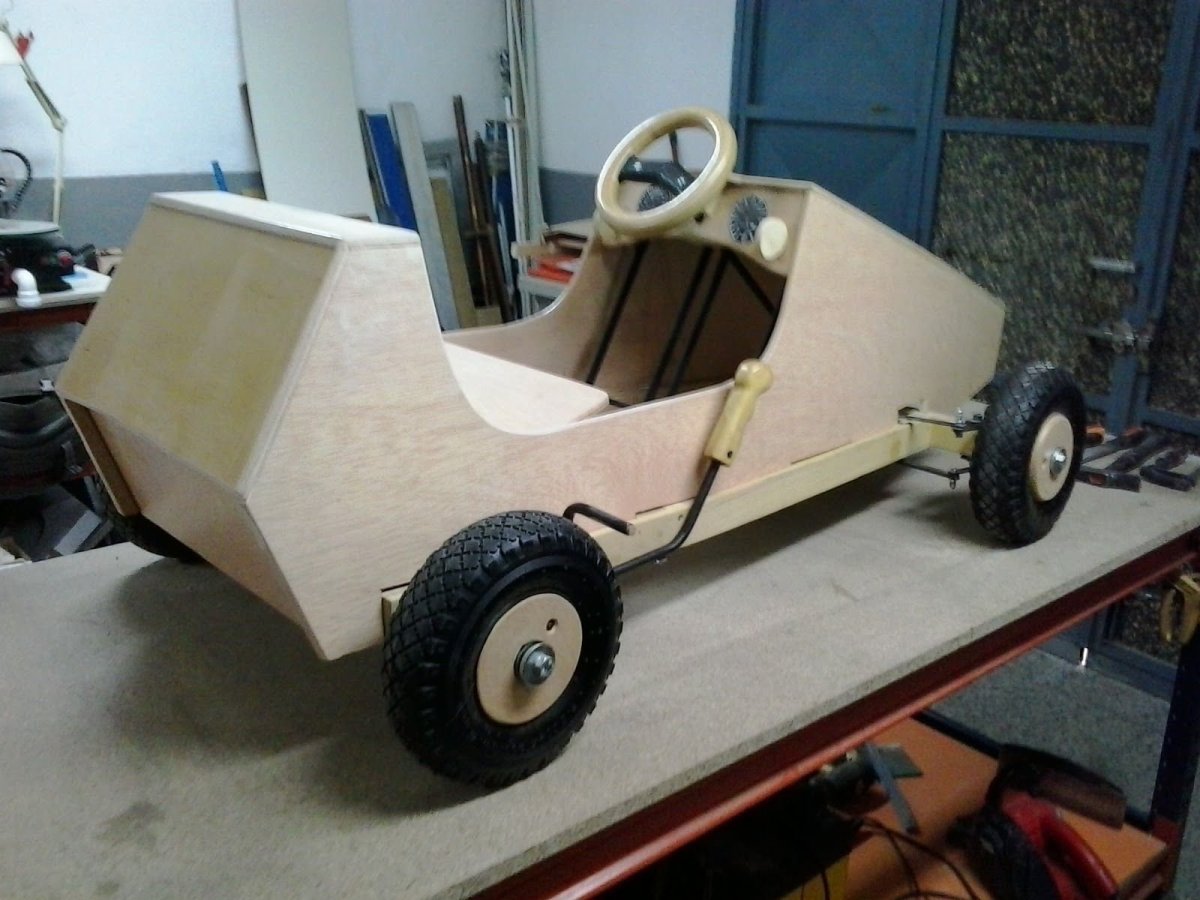 Автомобиль из фанеры
