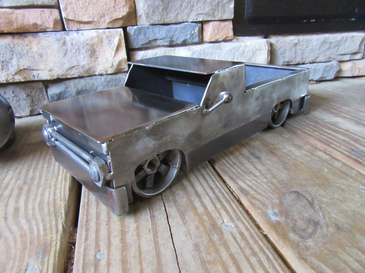 Машинка из металла