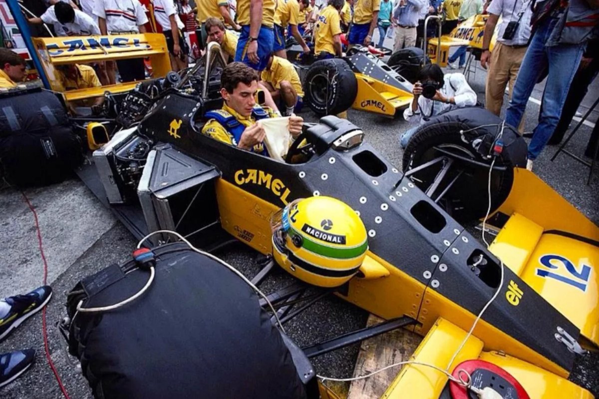 Lotus 99t Айртон Сенна