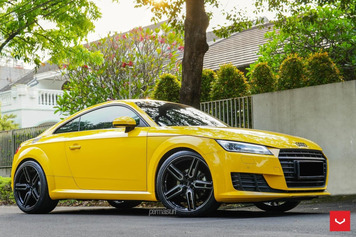 Audi TT 8s желтая