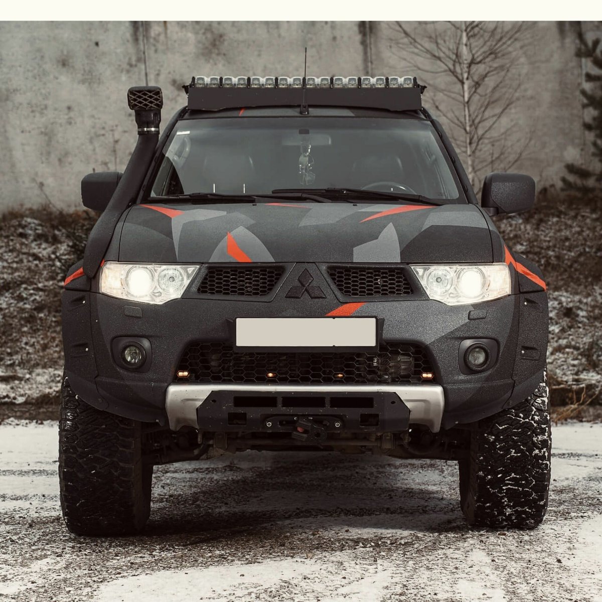 Минисиловик Митсубиси л 200