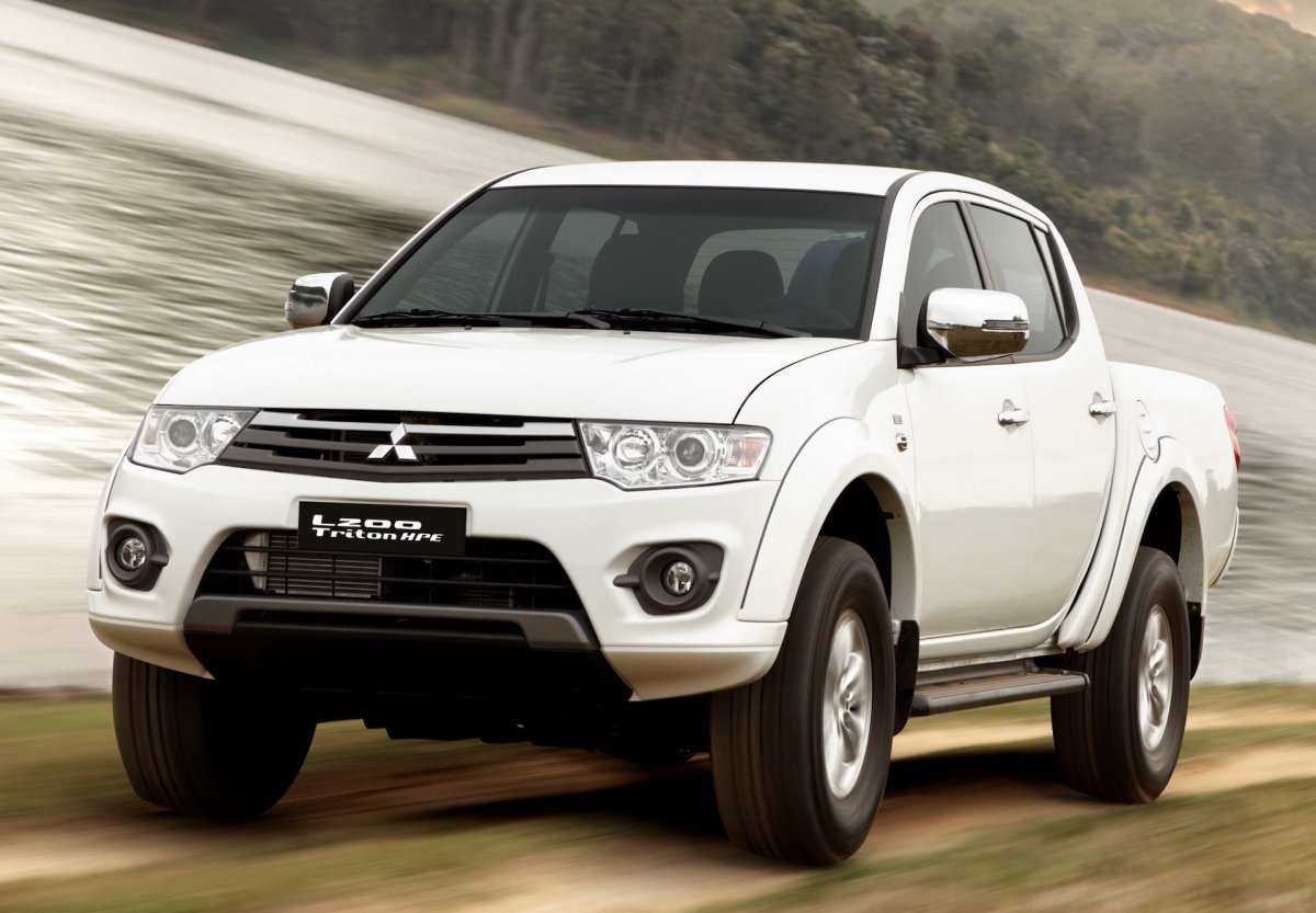 White Mitsubishi Triton