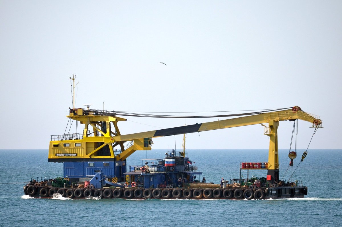 Плавучий кран Титан 2