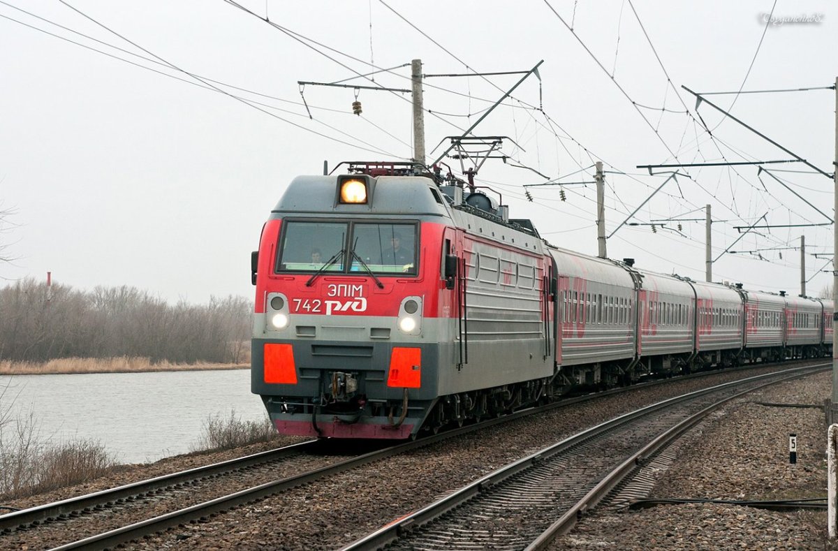 Поезд Осетия 033с