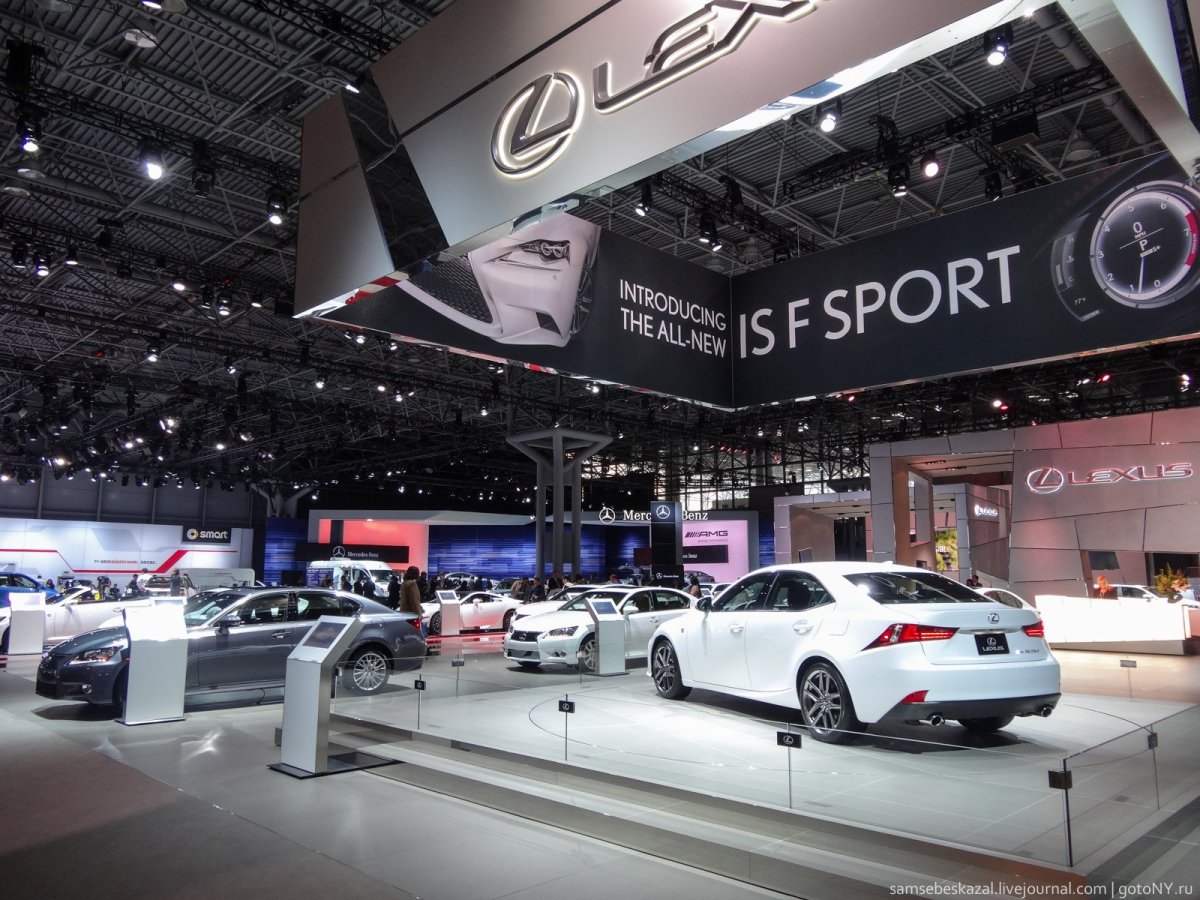 Стенды для автосалона