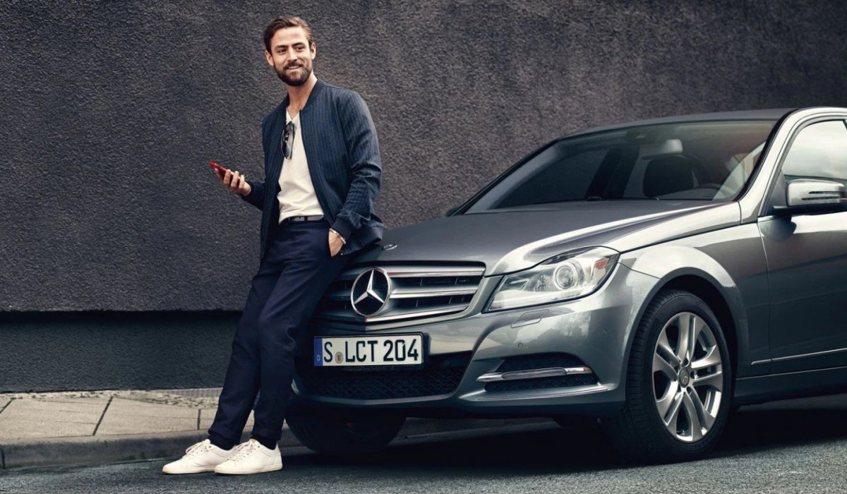 Бизнесмен на мерседесе