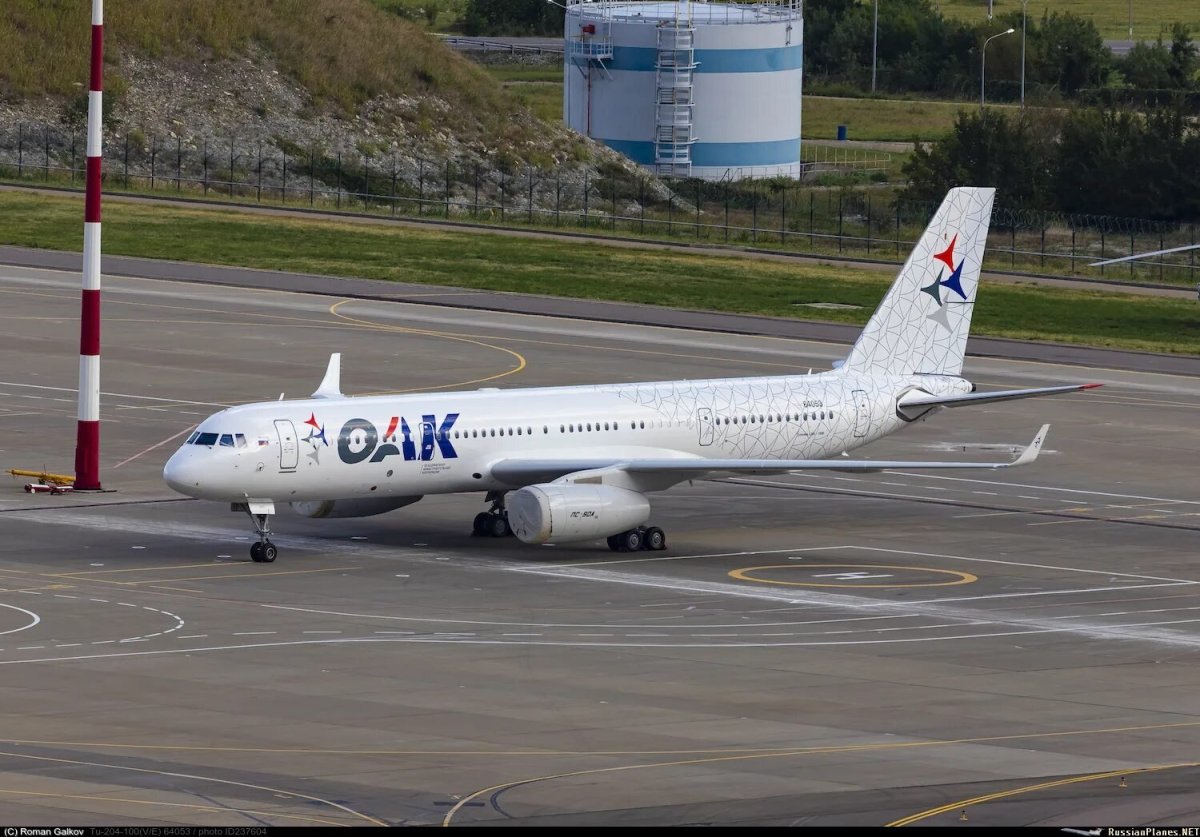 Ту 204 самолет