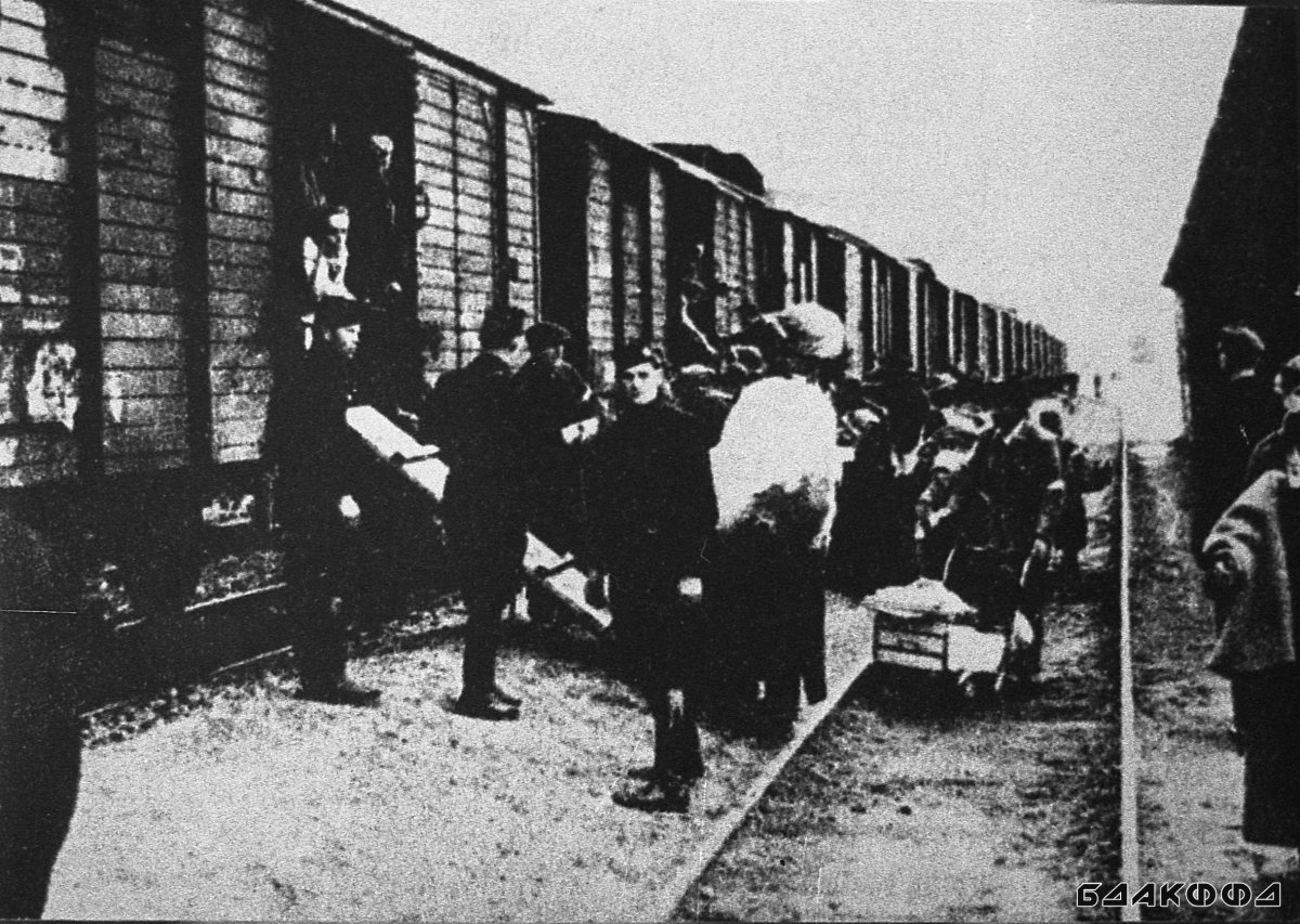 Прибытие заключенных в концлагерь Аушвиц