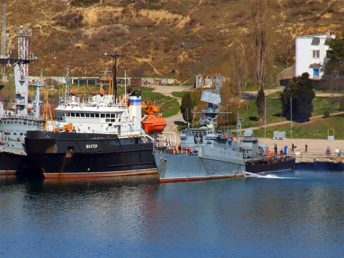 Корабль Ейск