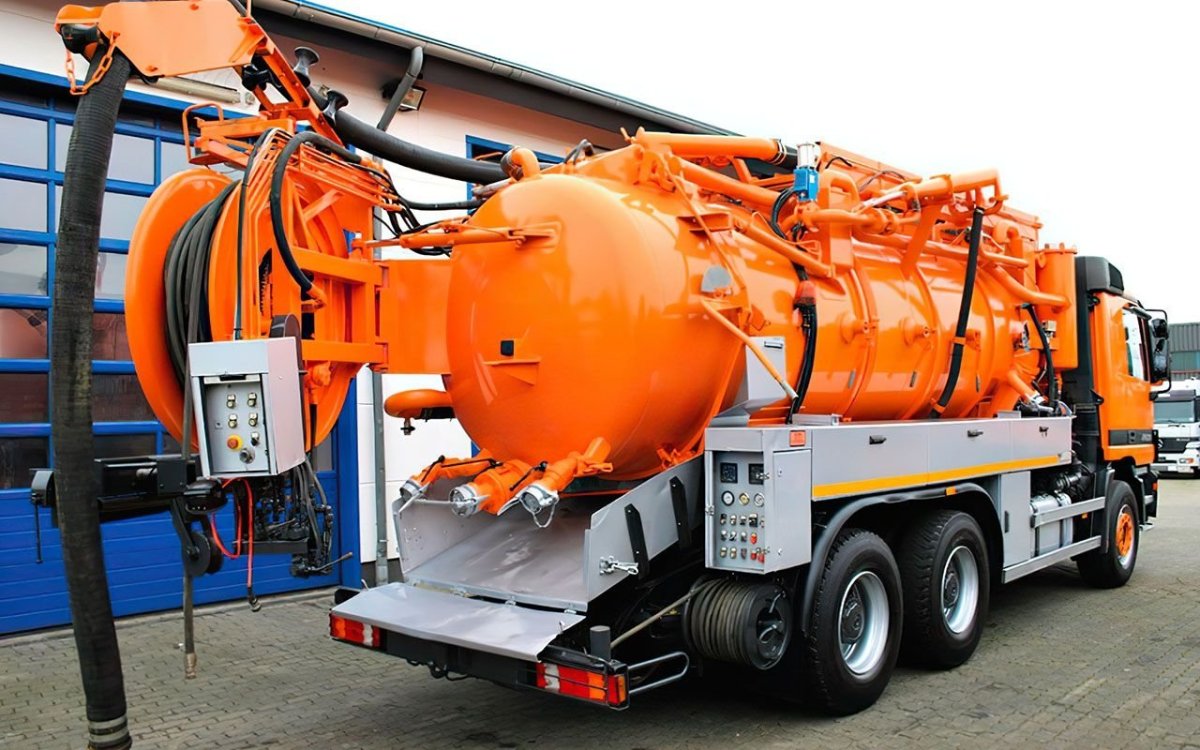 Каналопромывочная илососная машина