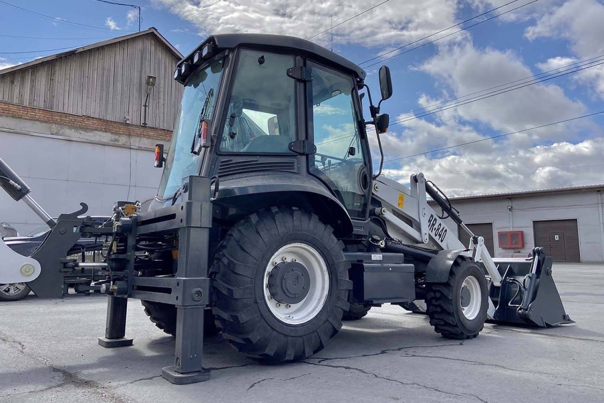 Borus 830 экскаватор-погрузчик