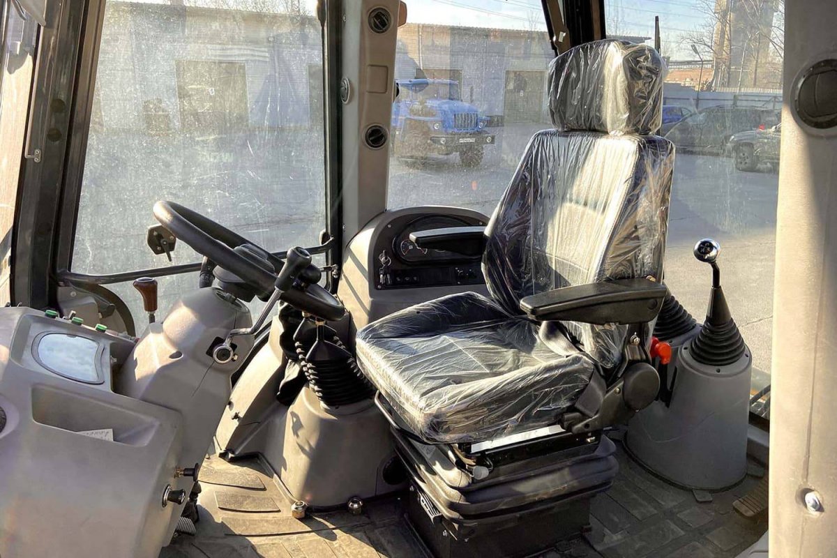 Фото экскаватора погрузчика Борус br