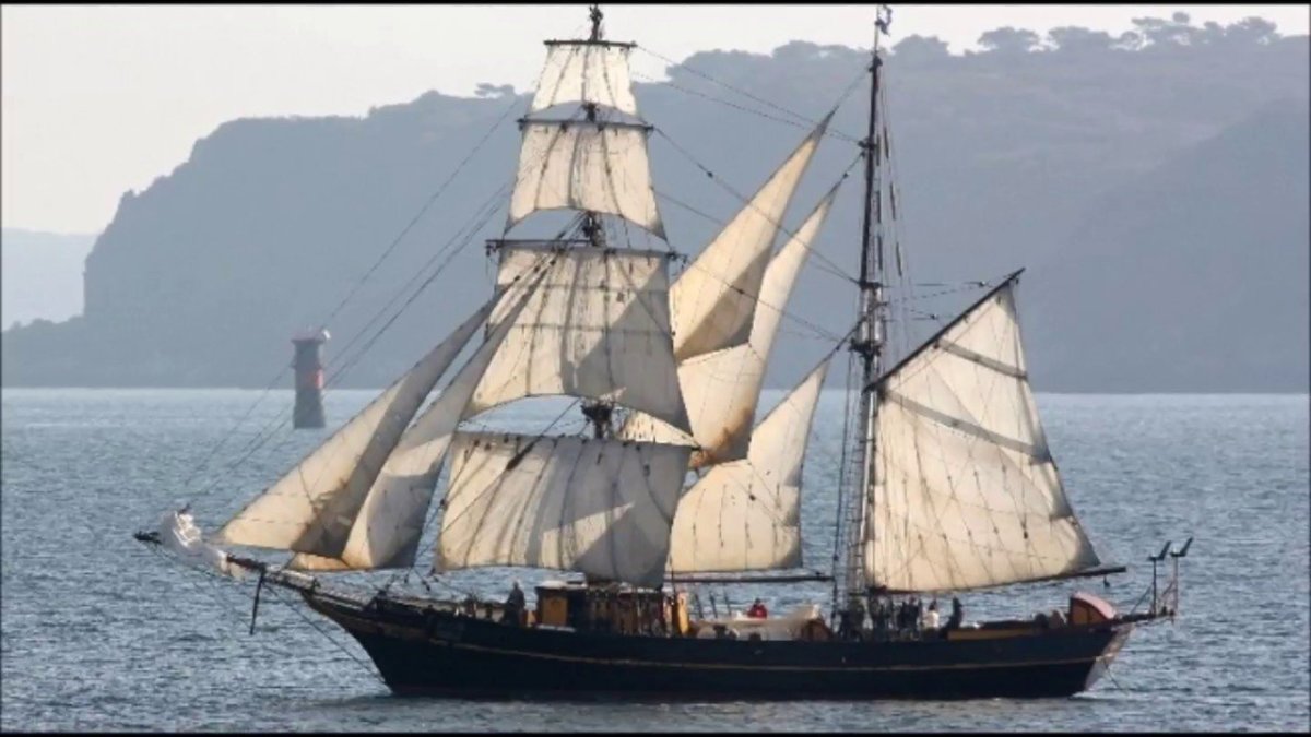 Парусная яхта Бригантина