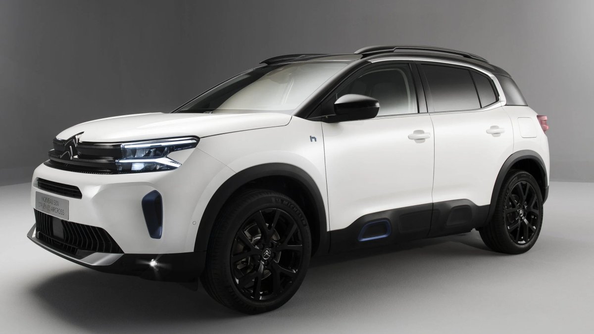 C5 Aircross сзади