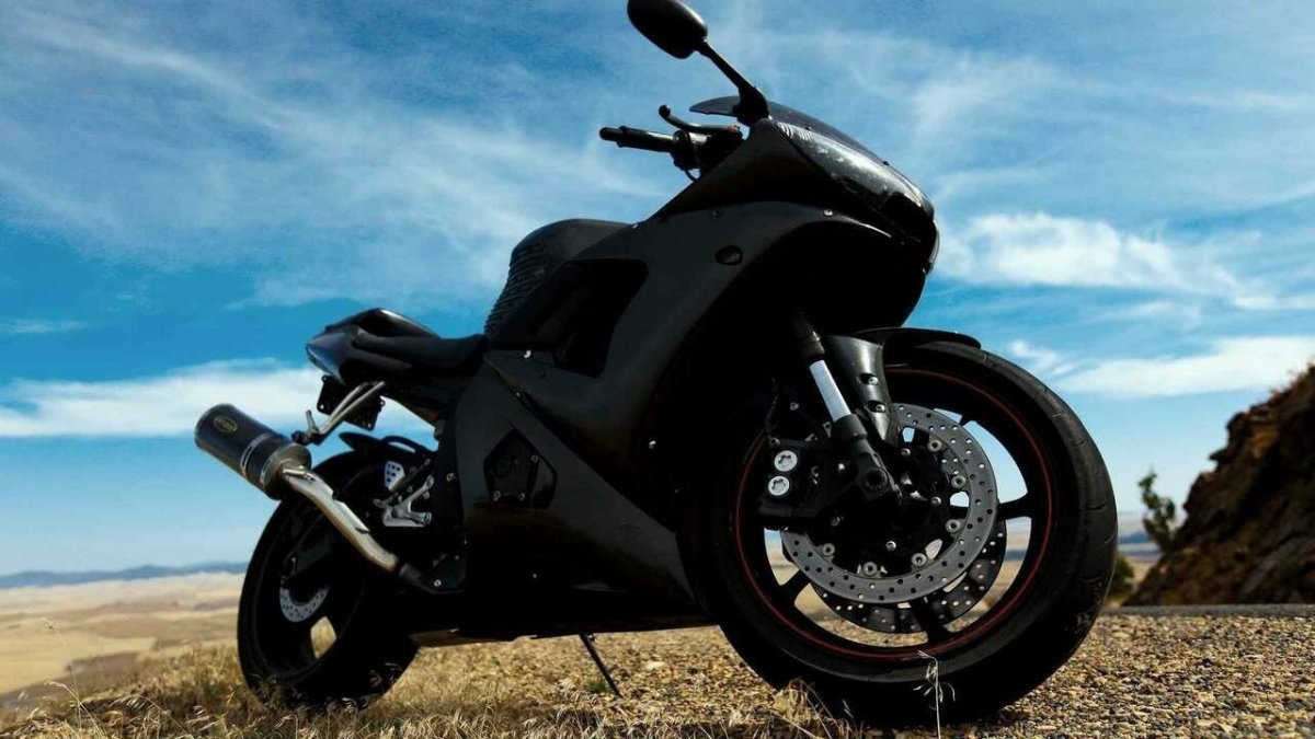 Мотоцикл Ямаха черный