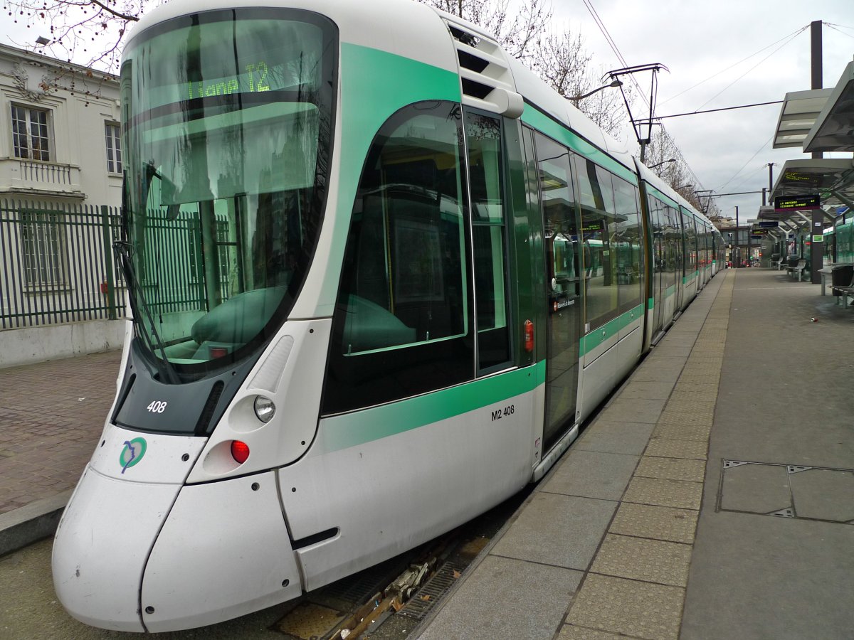 Трамвай в Париже фото