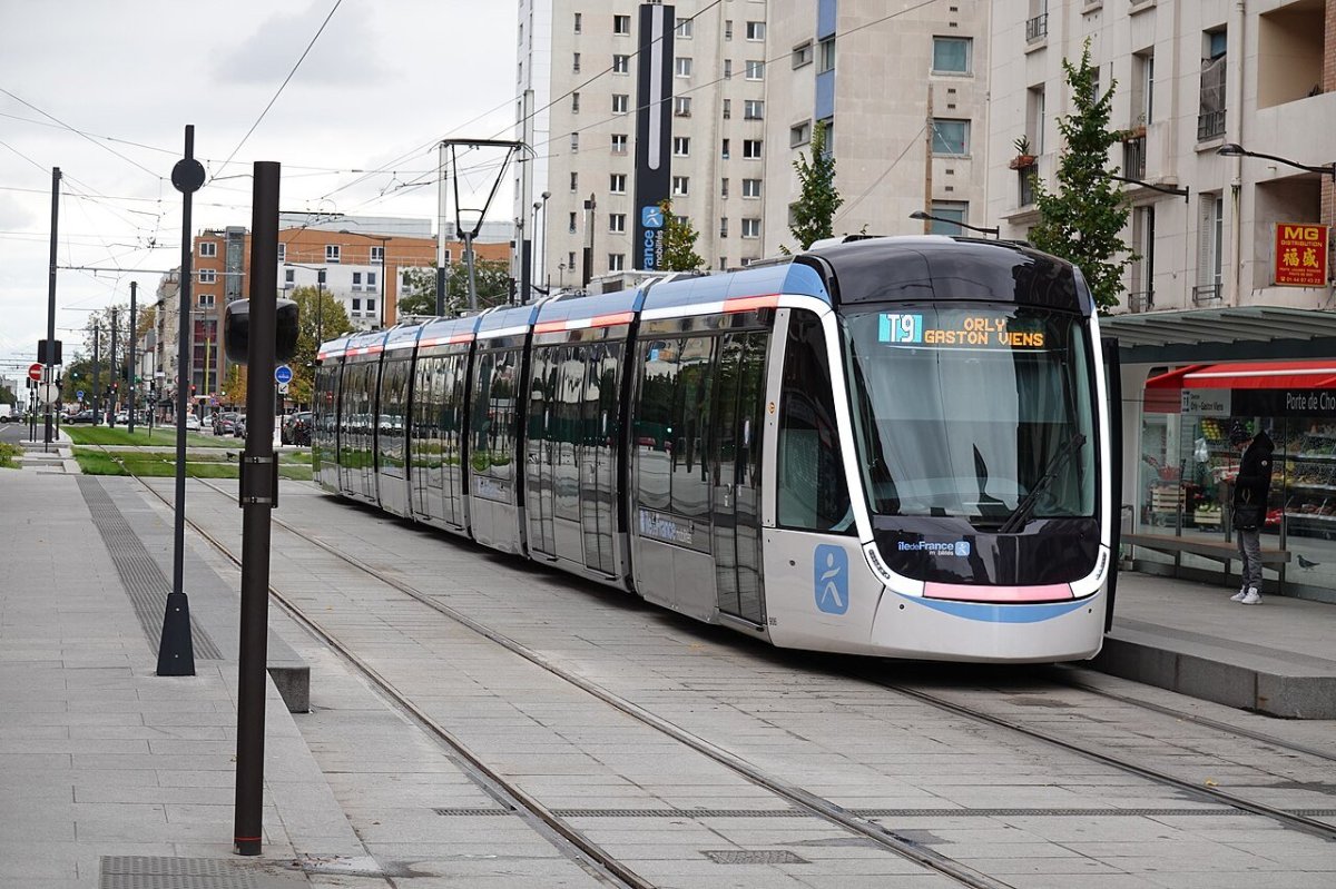 Paris tram t9