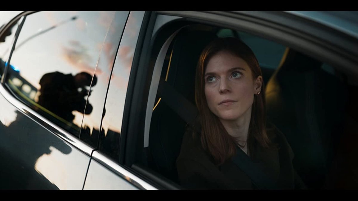 Роуз Лесли дежурство