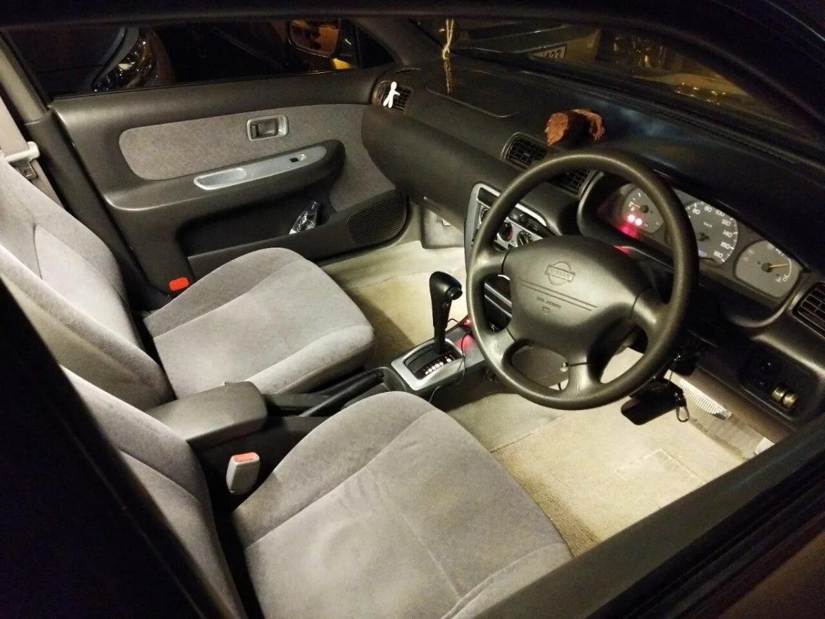 Машина один салон