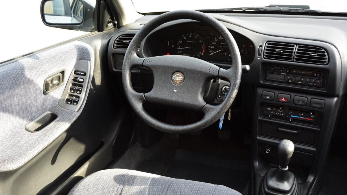 Nissan Sunny n14 салон