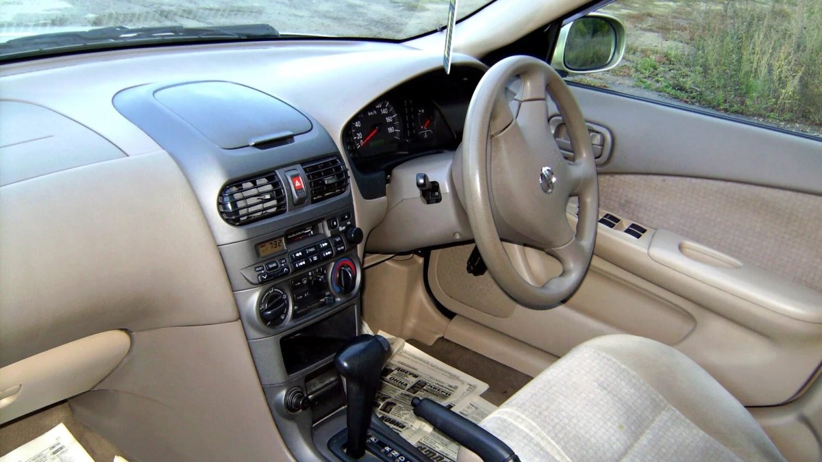 Nissan Sunny 2002 салон