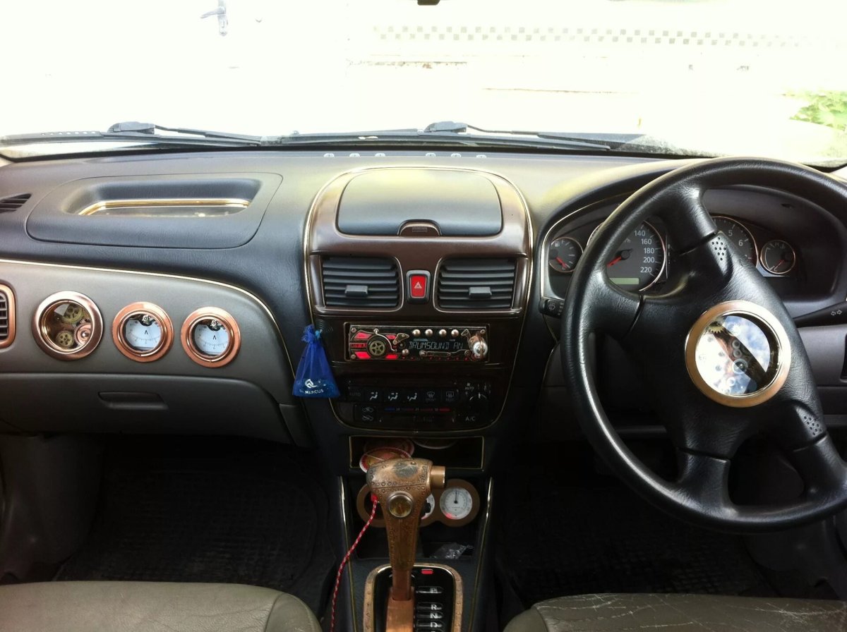 Nissan Sunny n16 салон