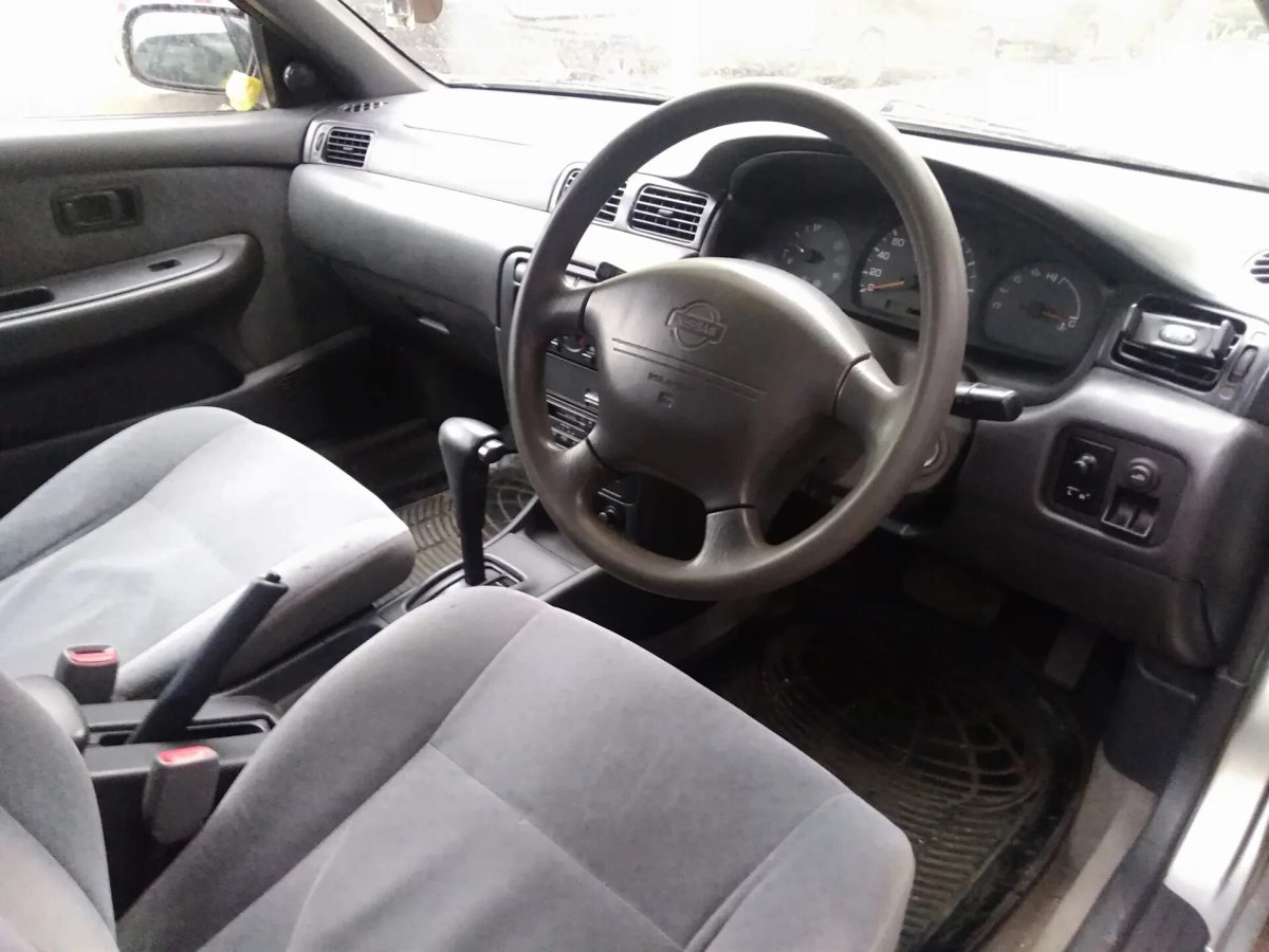 Nissan Sunny 1997 салон