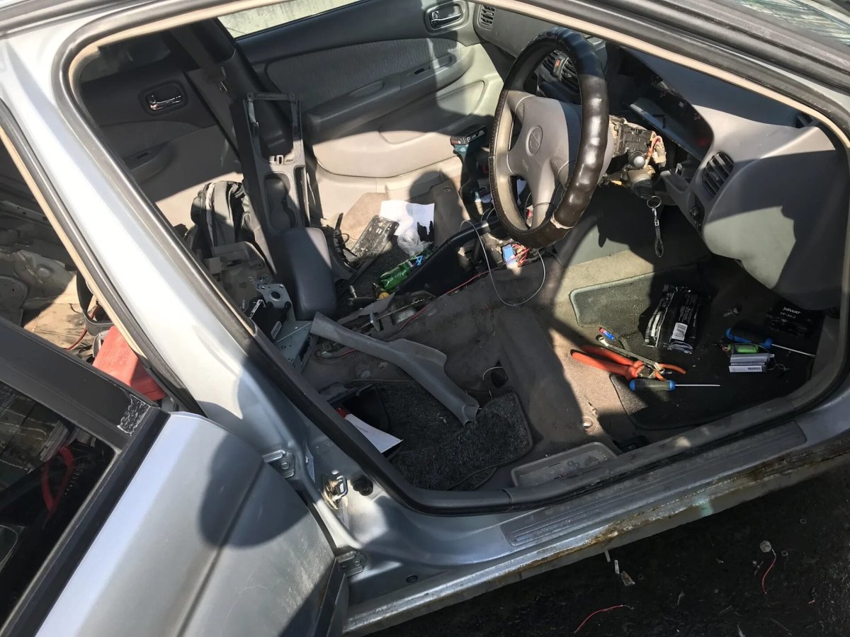 Фото разобранного салона Ниссан j10