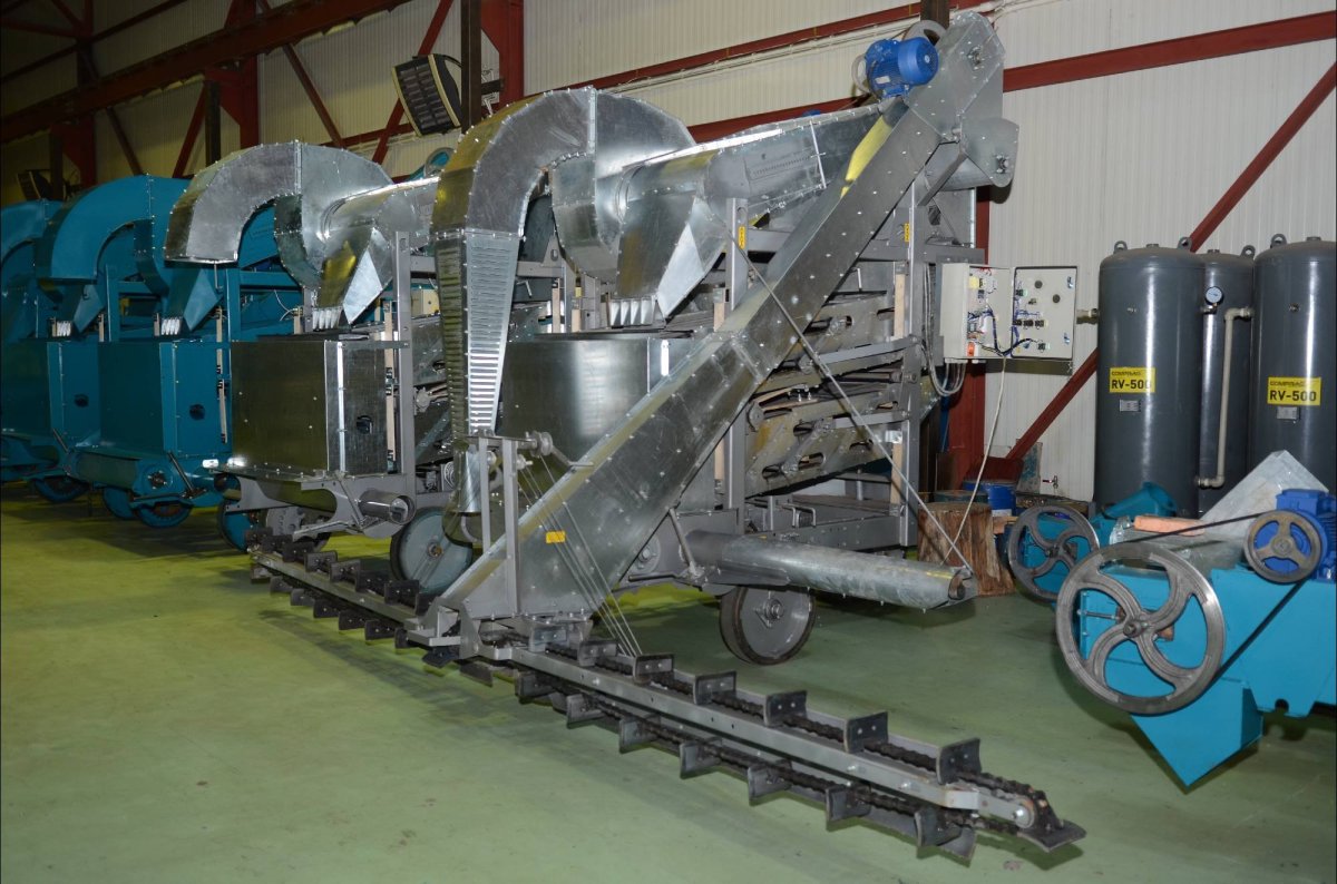 ОВС- 25. Очиститель вороха самопередвижной Агрострой