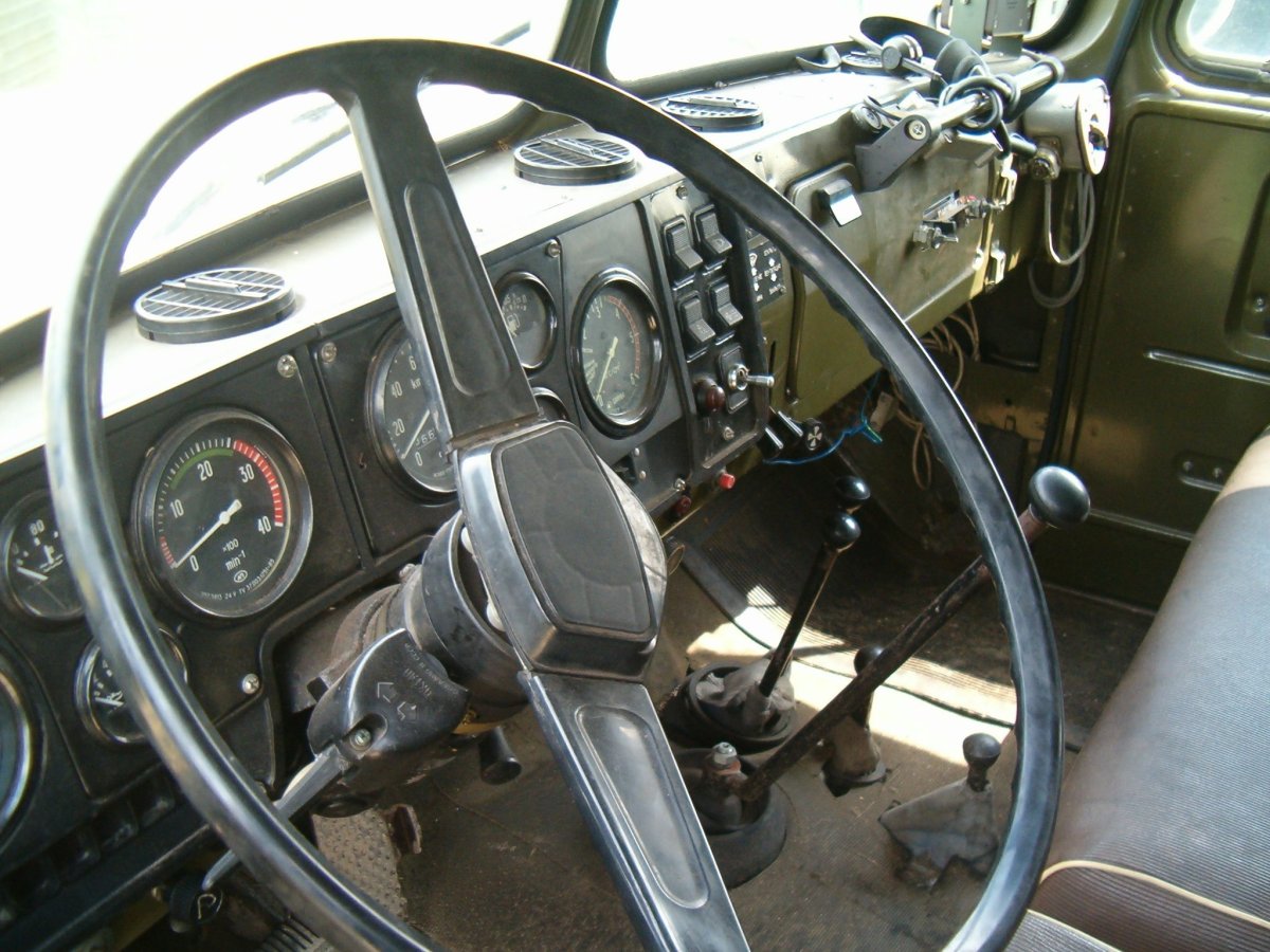 Урал-4320 грузовой в кабине