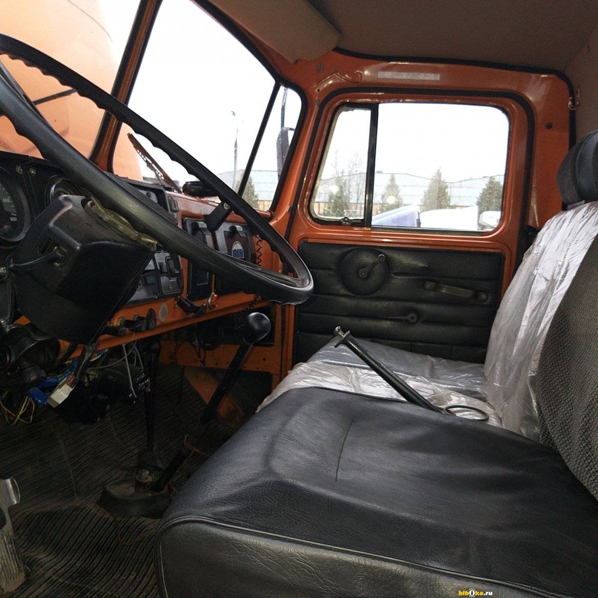 Урал-4320 2006г салон