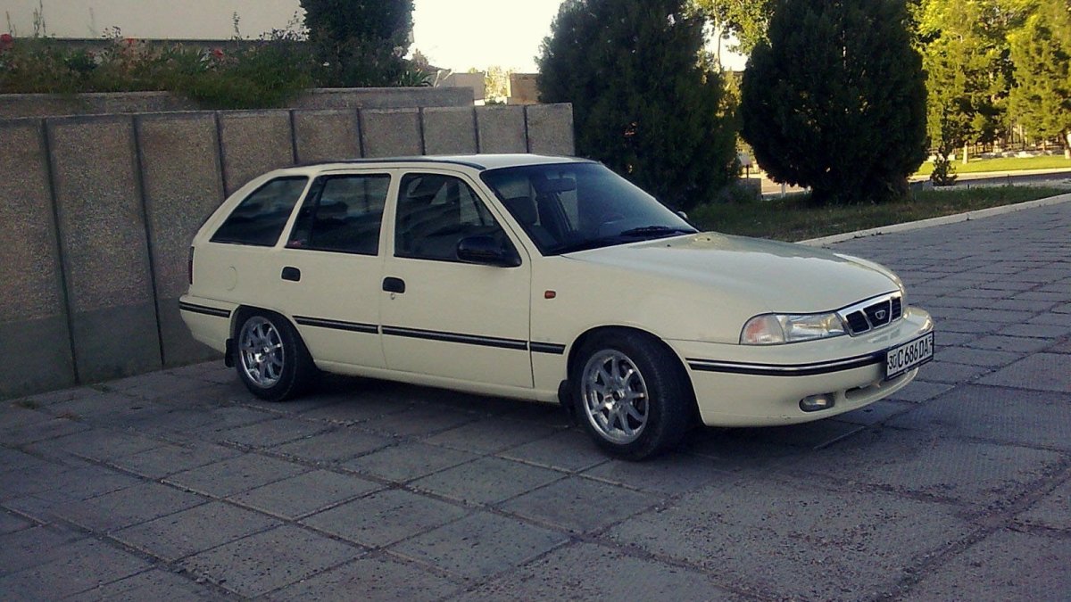 Daewoo Nexia 1 хэтчбек