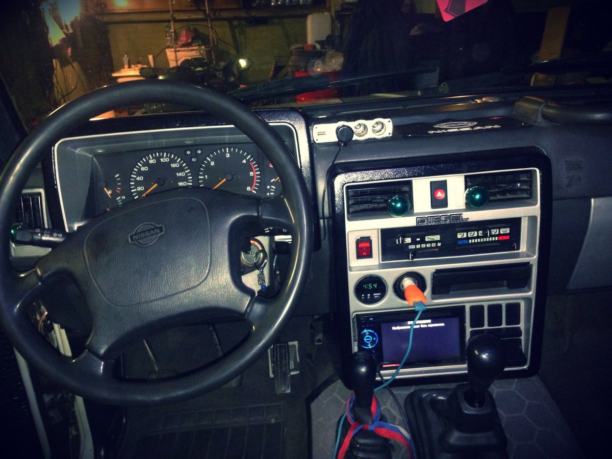 Фото салона Nissan Patrol 1995