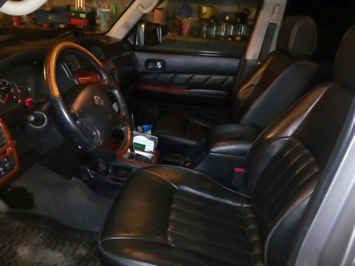 Nissan Patrol y60 с кожаным салоном