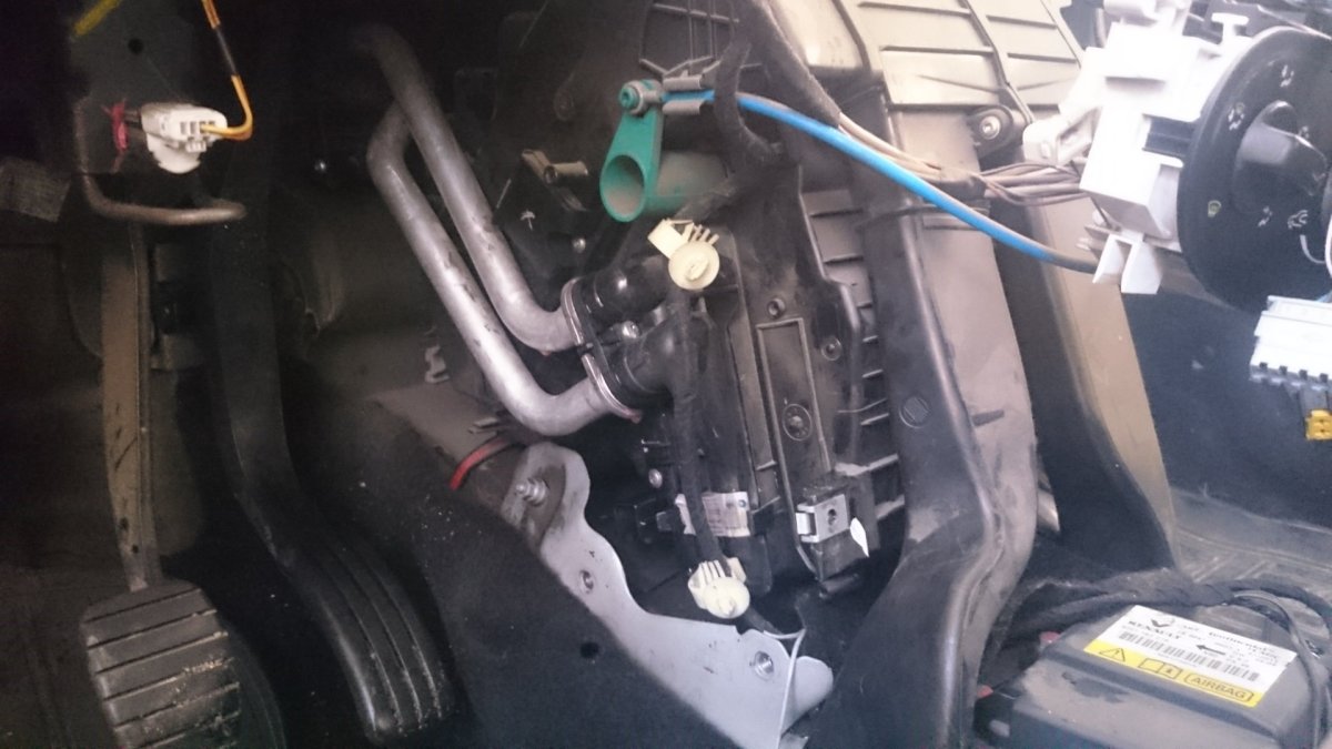 Кран отопителя Рено Логан 1