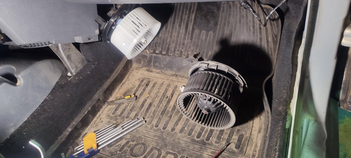 Рено Логан замена шторок печки