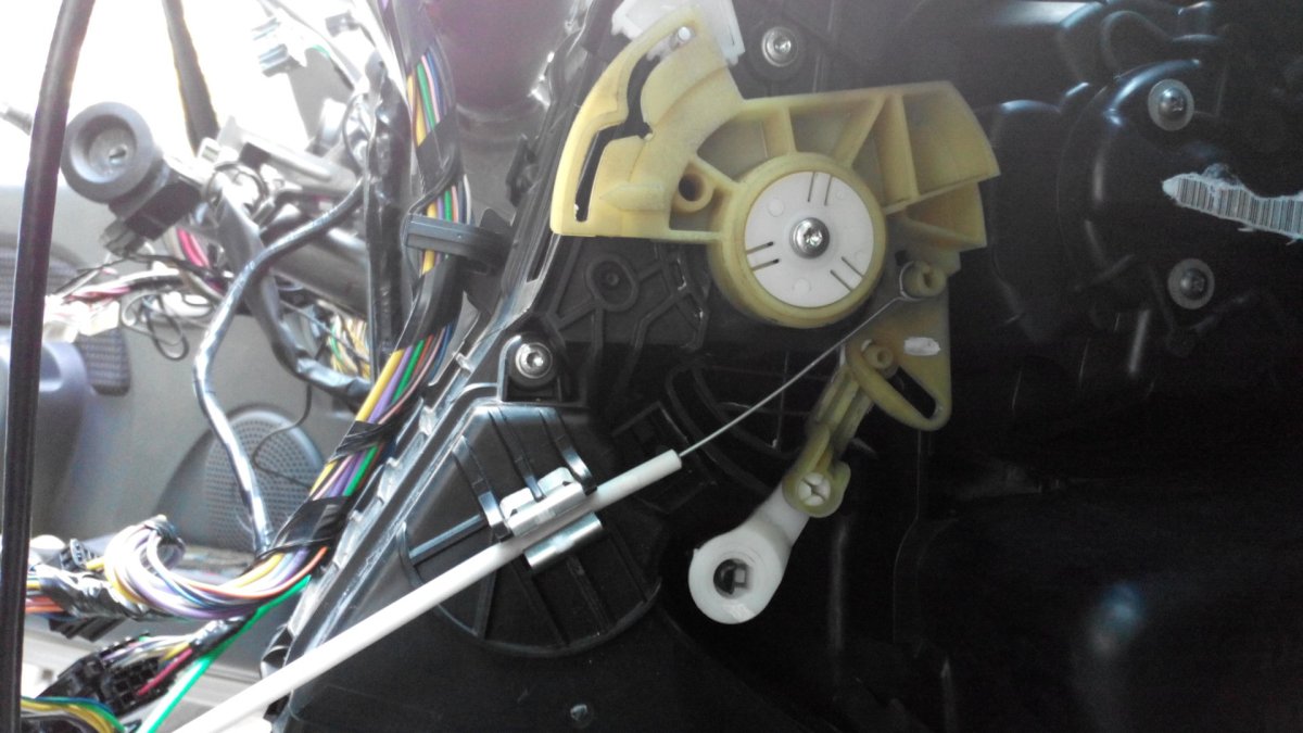 Регулятор потока воздуха Рено Логан 1