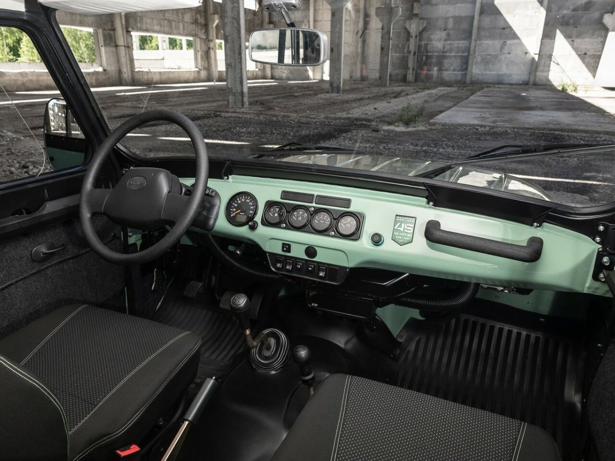 УАЗ 469 Хантер салон