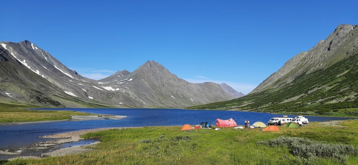 Озеро Перевальное Полярный Урал