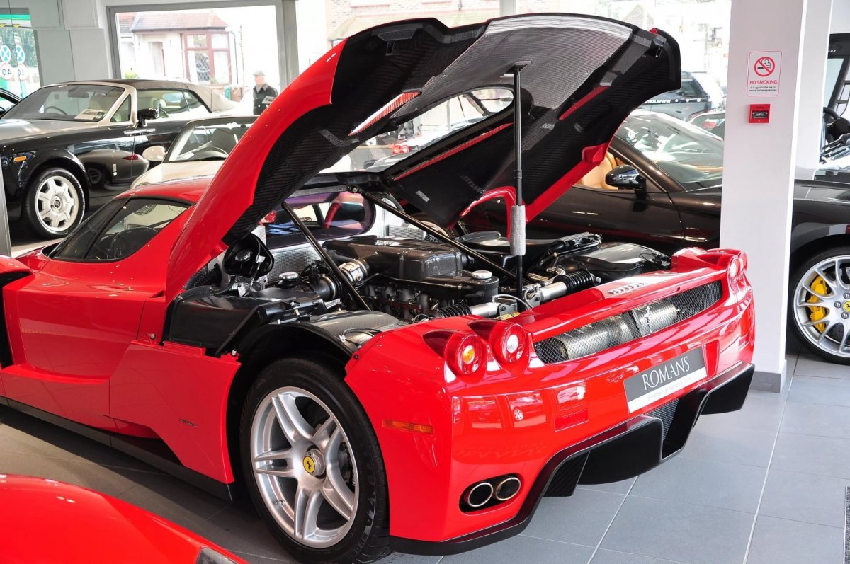 Мотор Ferrari Enzo