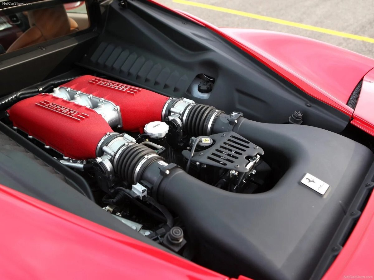 Ferrari 458 Italia engine
