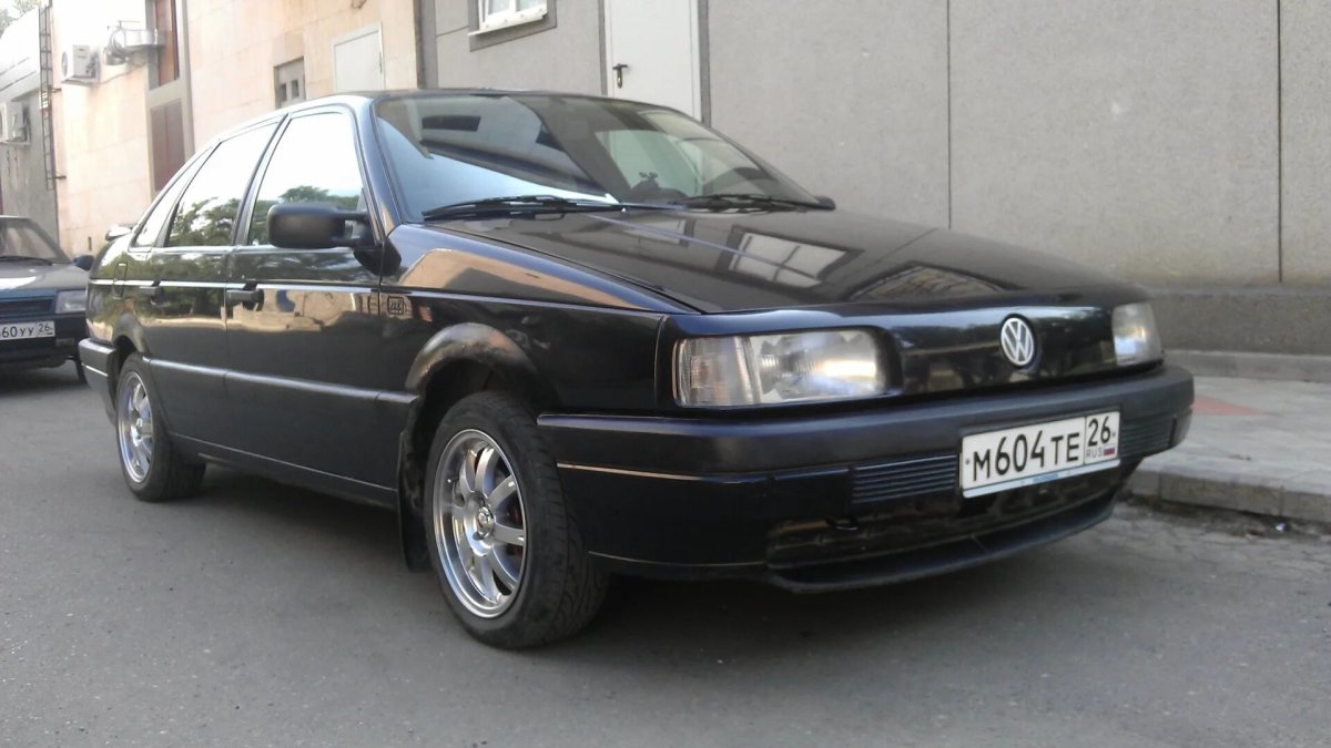 Passat b3 черный седан