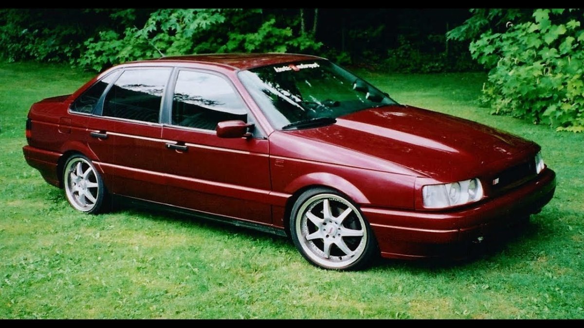 Volkswagen Passat b3 седан красный