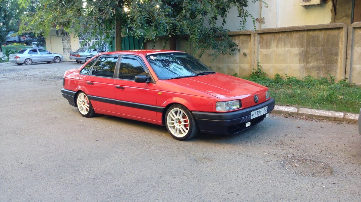 Volkswagen Passat b3 Red